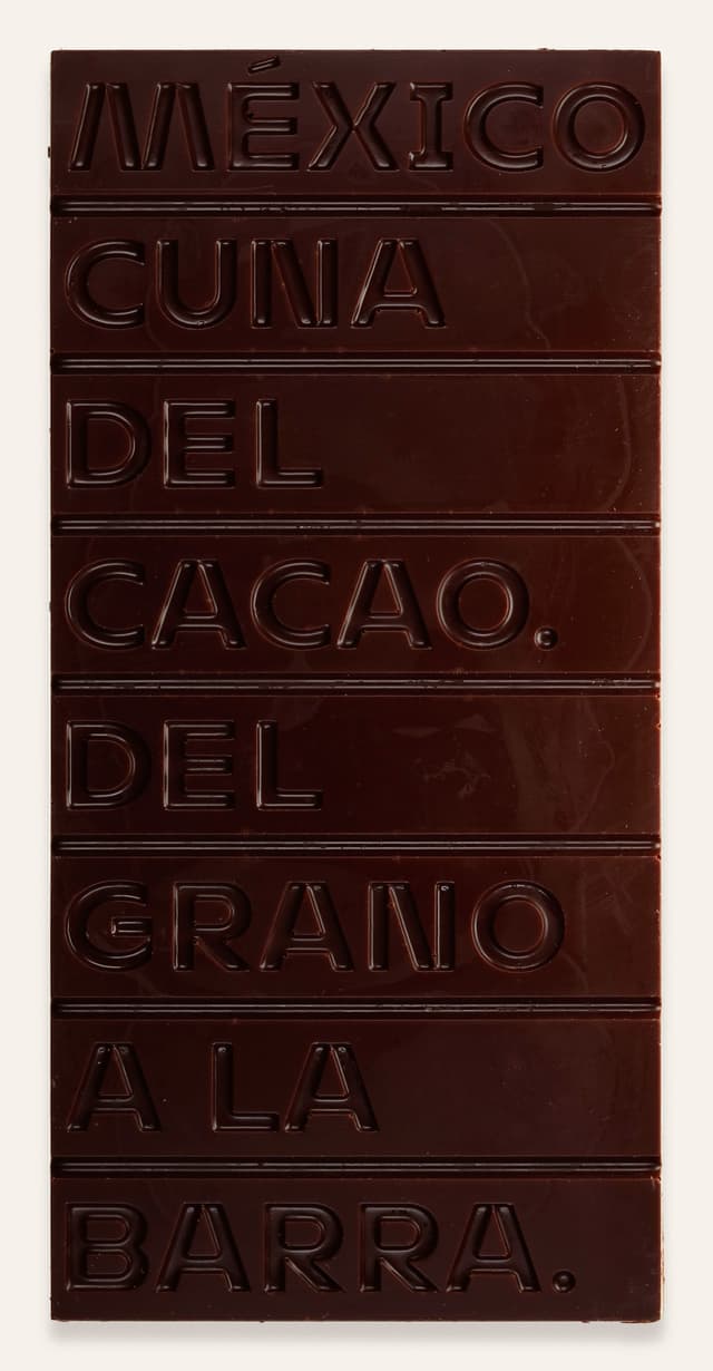 Front of 73% MEXICAN CACAO from Soconusco, Chiapas with Mezcal Joven bar made by CUNA DE PIEDRA in Mexico