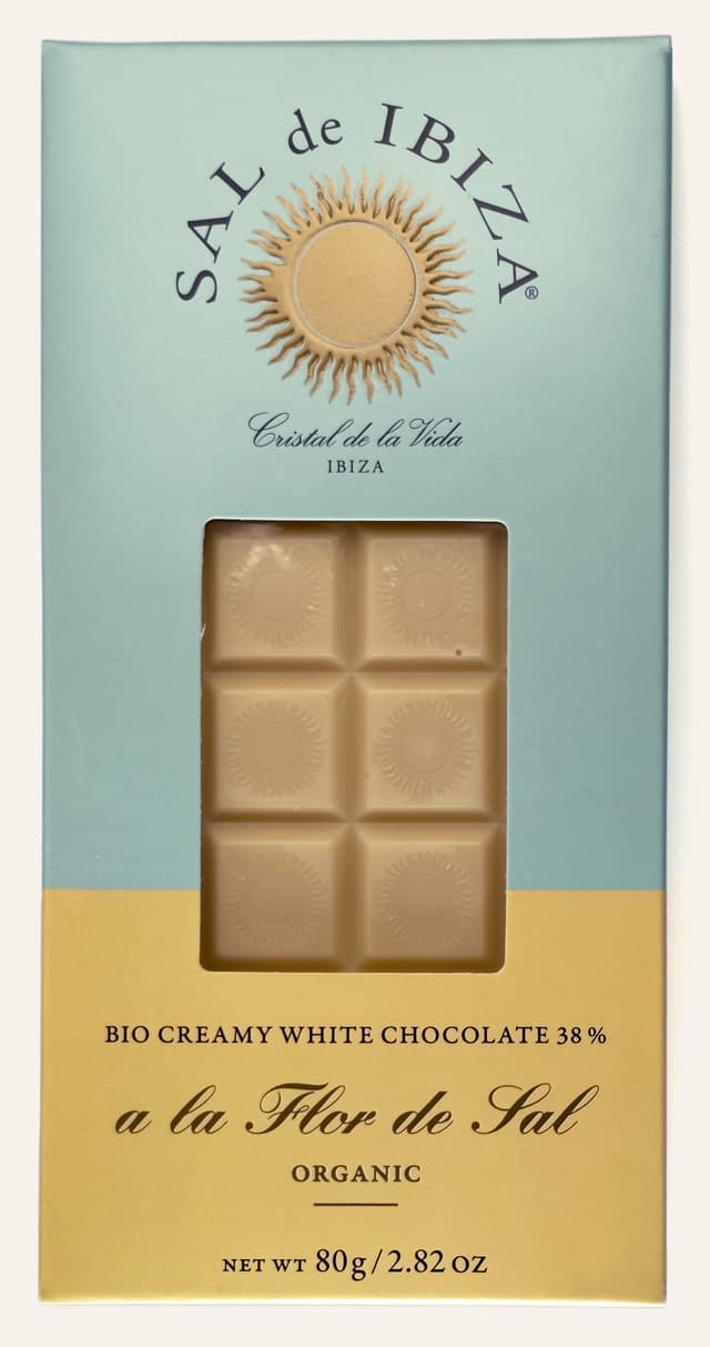 Front of Creamy White Chocolate 38% a la Flor de Sal bar from SAL de IBIZA package