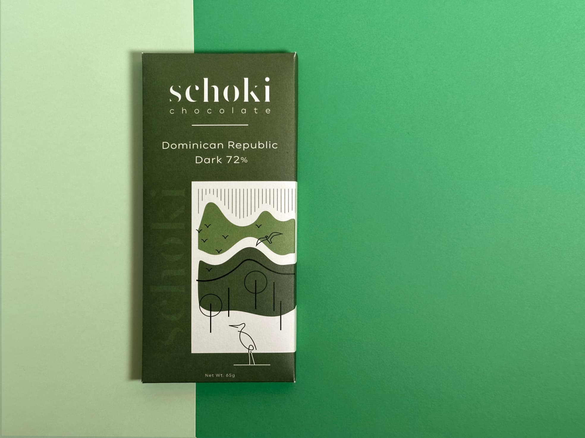 Dominican Republic Dark 72% bar from Schoki Chocolate on a green background