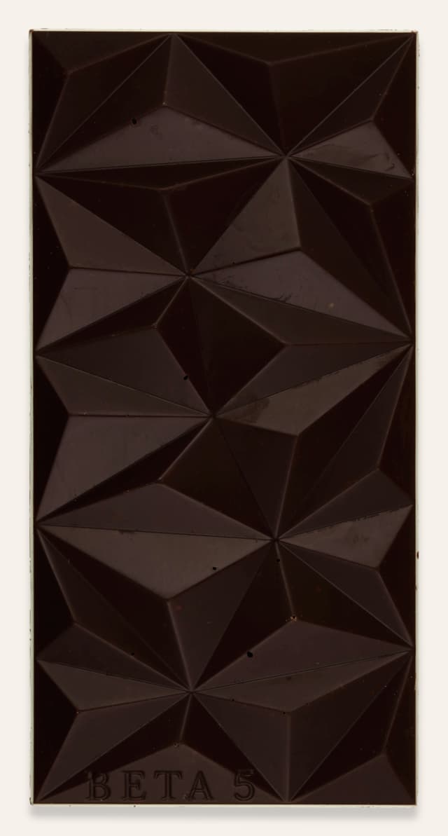 Front of Hokey Pokey 66% Dark Chocolate Sponge Toffee bar made by BETA5 in Canada