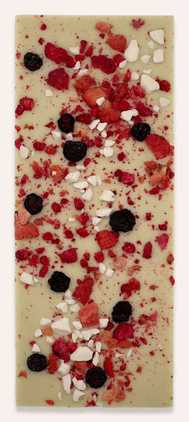 Back of Pavlova Party White Chocolate, Festive Fruits & Meringue bar made by Fjak Chocolate in Norway