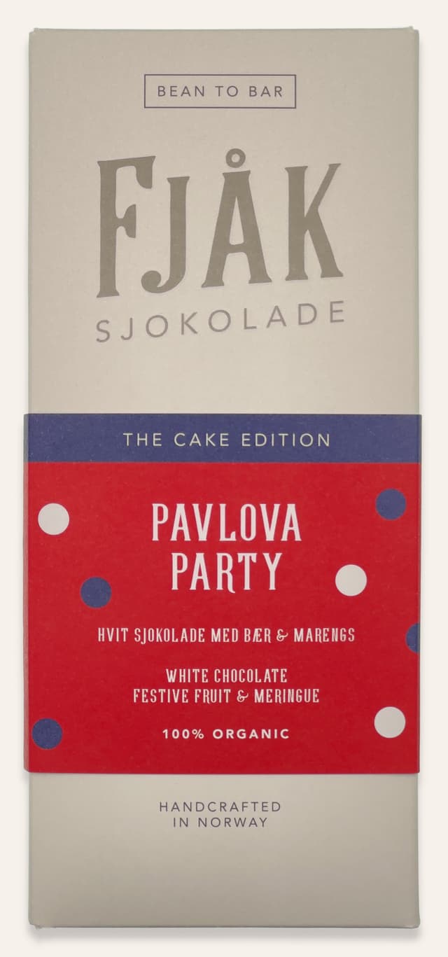 Front of Pavlova Party White Chocolate, Festive Fruits & Meringue bar made by Fjak Chocolate in Norway package